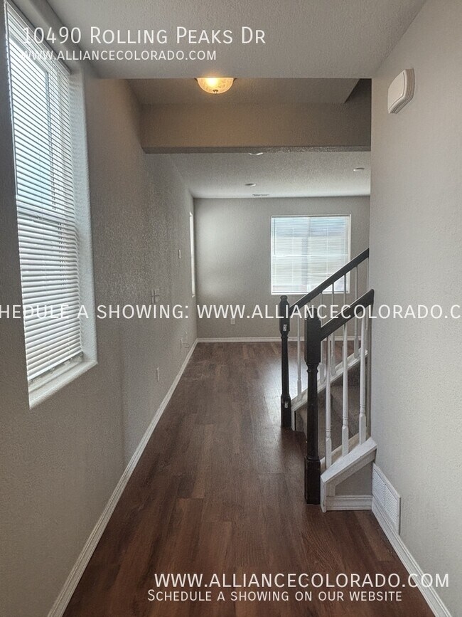 Building Photo - 10490 Rolling Peaks Dr