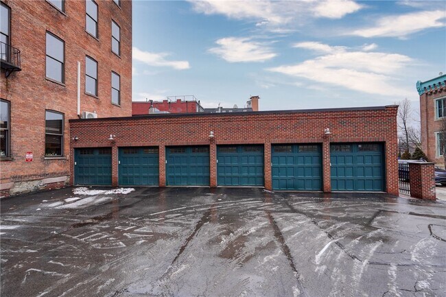 Building Photo - 224 Mill St
