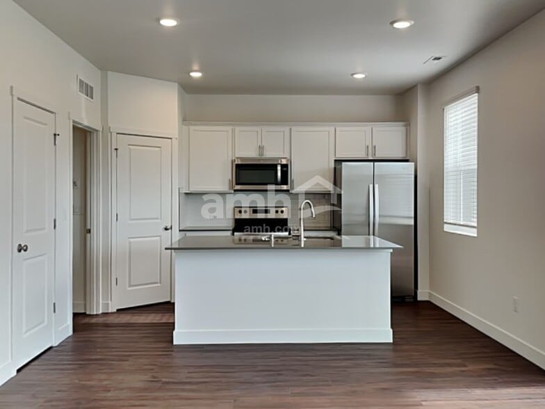 Building Photo - 4722 86th Ave NE