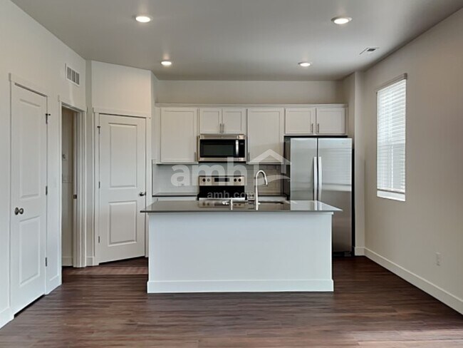 Building Photo - 4722 86th Ave NE