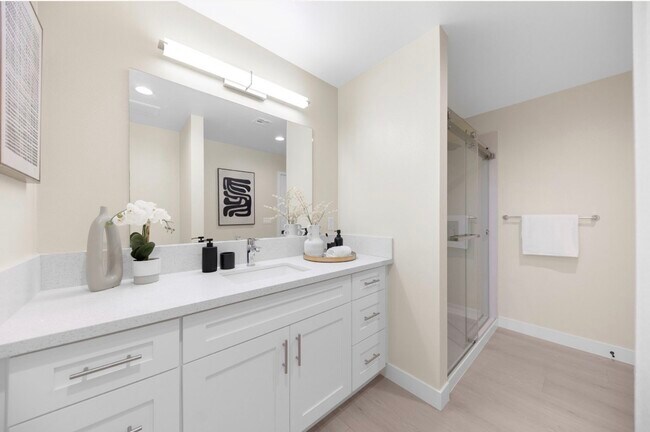 Building Photo - 648 W Grand Ave