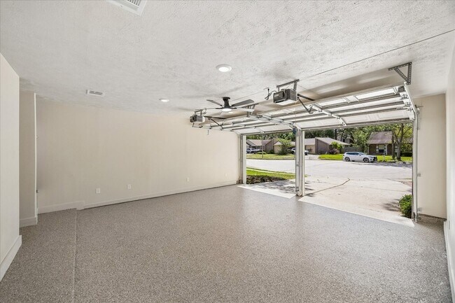 Building Photo - 9214 Grandview Park Dr