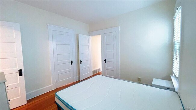Building Photo - 134 Mansfield St