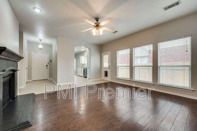 Building Photo - 5832 Center Ridge Dr