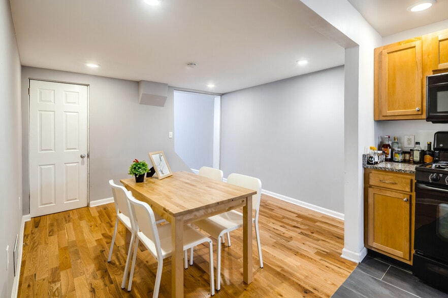 Building Photo - 2144 E Arizona St