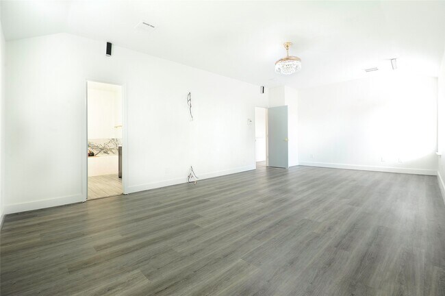 Building Photo - 9507 Flying Eagle Ct