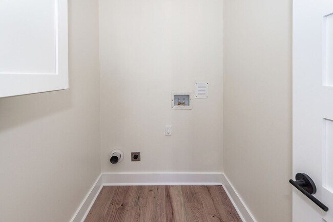 Building Photo - 3 Bedroom, 3 Bathroom Home in Union Heights - North Charleston