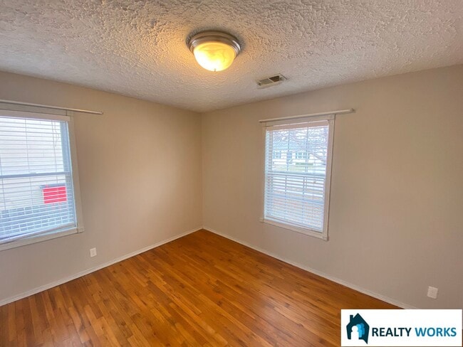 Building Photo - Cute 2 bed Home!
