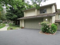 Building Photo - Close To Stanford University  3BR/2+1BA - Menlo Park