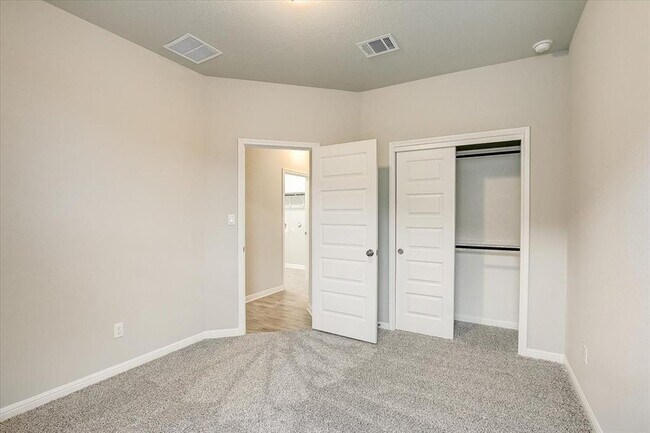 Building Photo - 108 Peruvian Ln