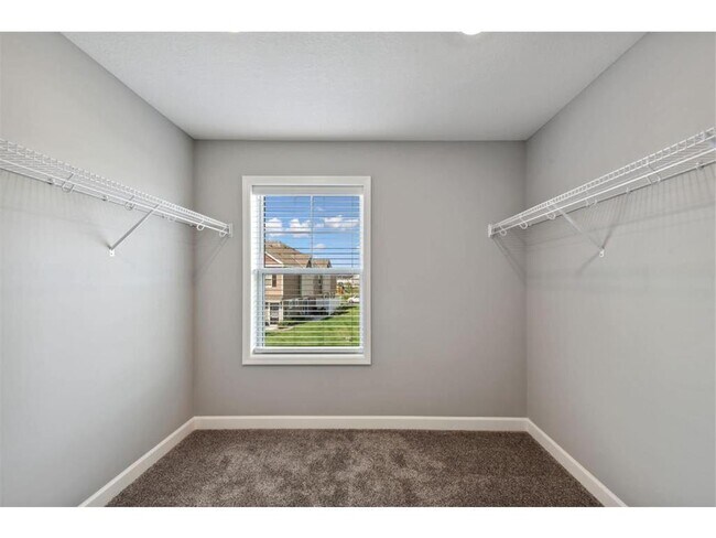 Building Photo - 10902 Holly Pl N