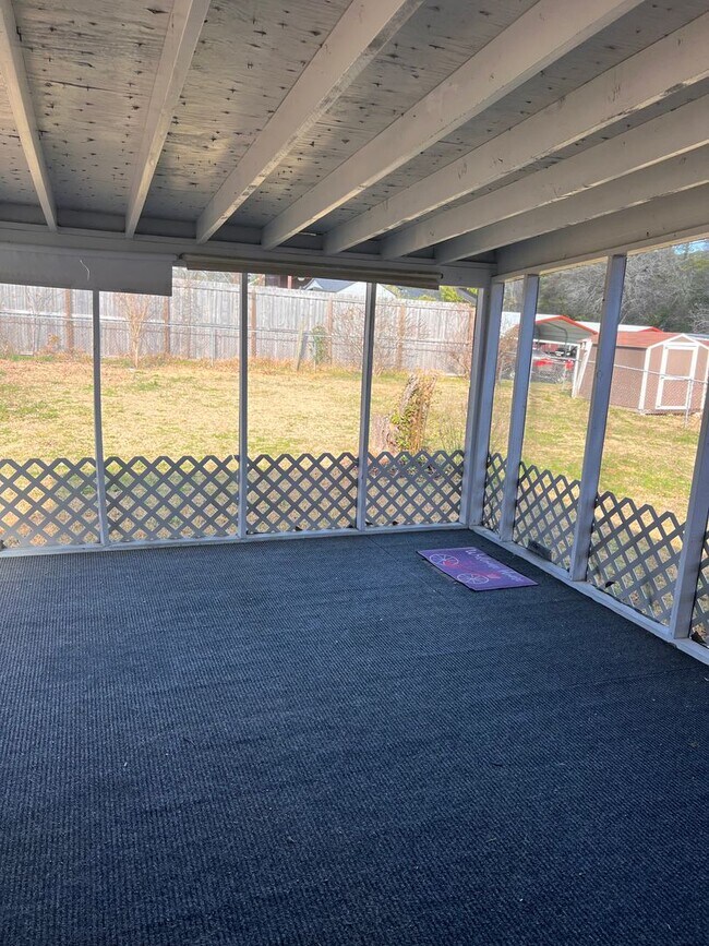 Building Photo - Adorable Ranch in Evans close to all schools