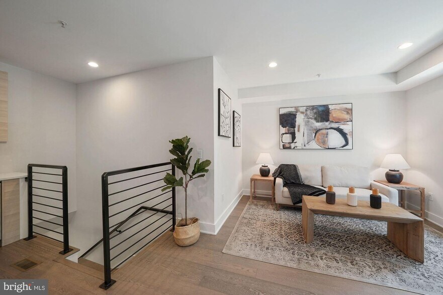 Building Photo - 703 Newton Pl NW