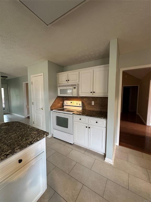 Building Photo - 924 Silver Creek Cir