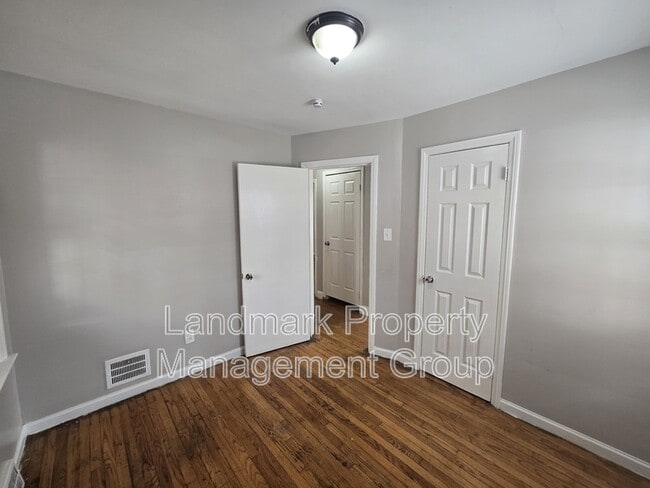 Building Photo - 15401 Eastwood St