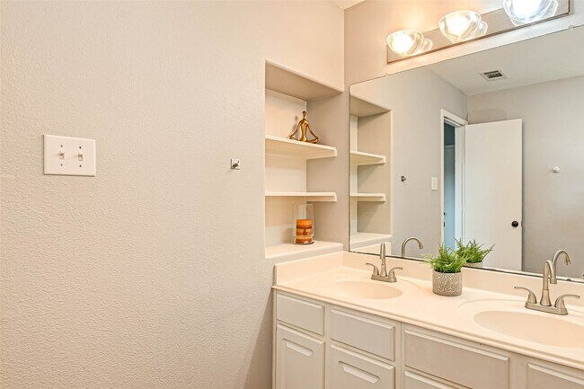 Building Photo - 19443 Maywood Falls Cir