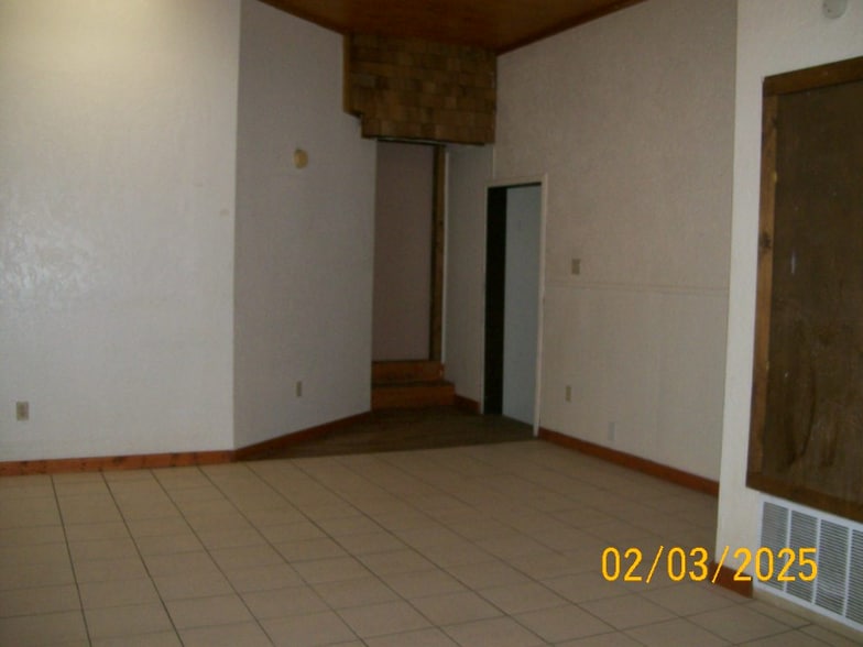 Building Photo - 528 N M St