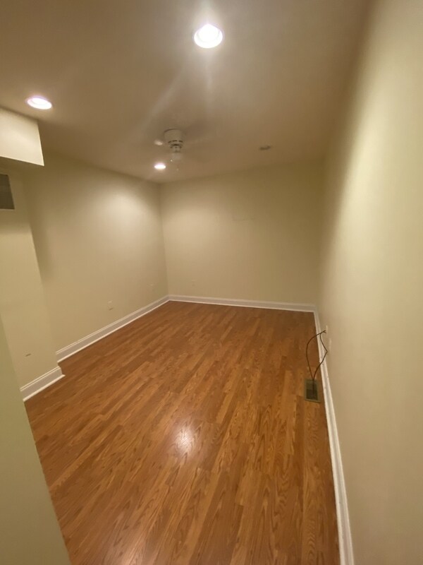 Building Photo - 1600 Light St