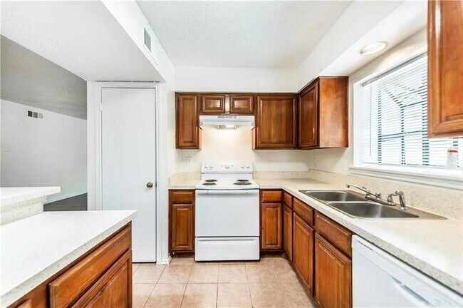 Building Photo - 15221 Berry Trail