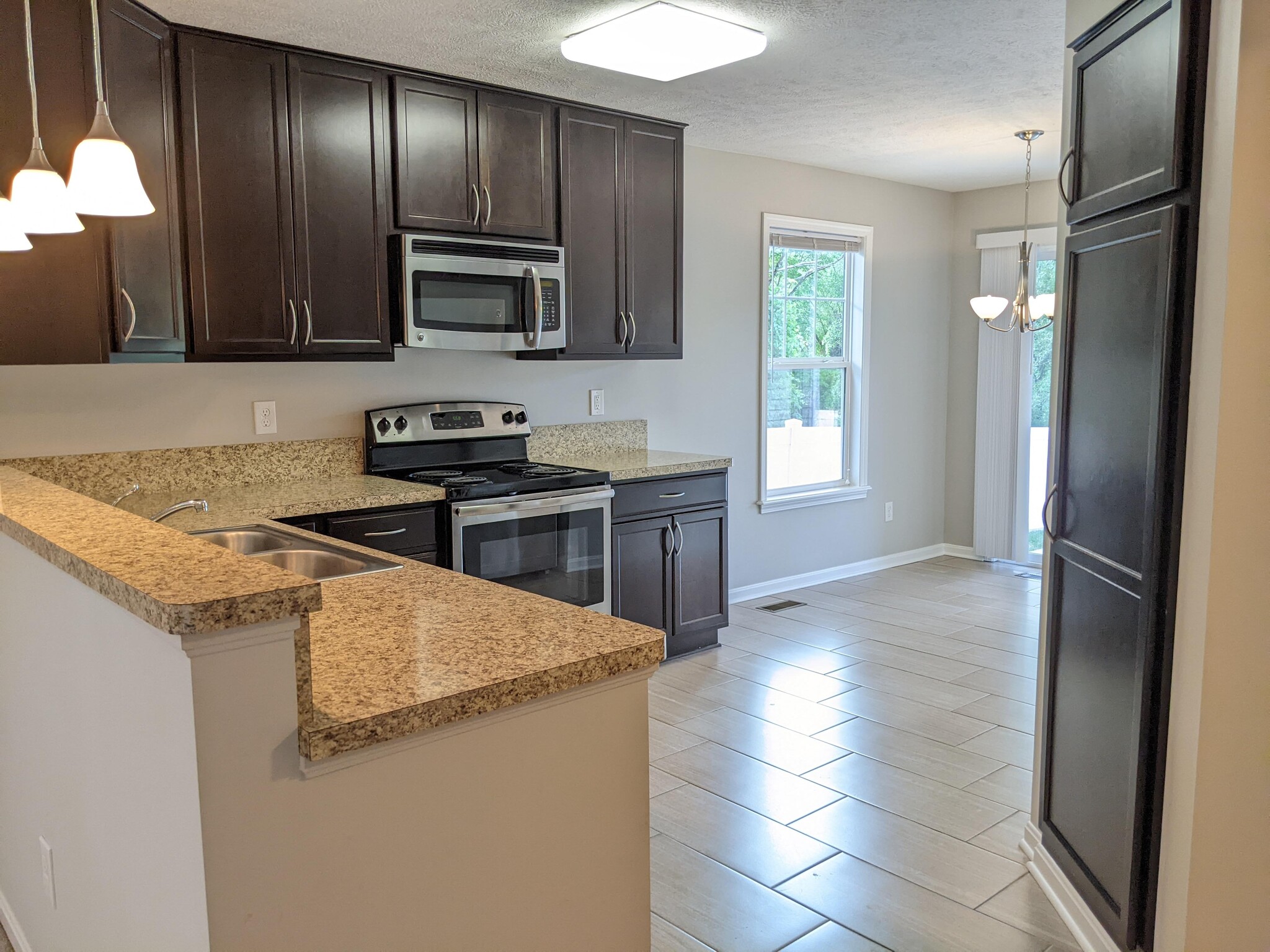 Building Photo - 1517 Meadowbrook Blvd