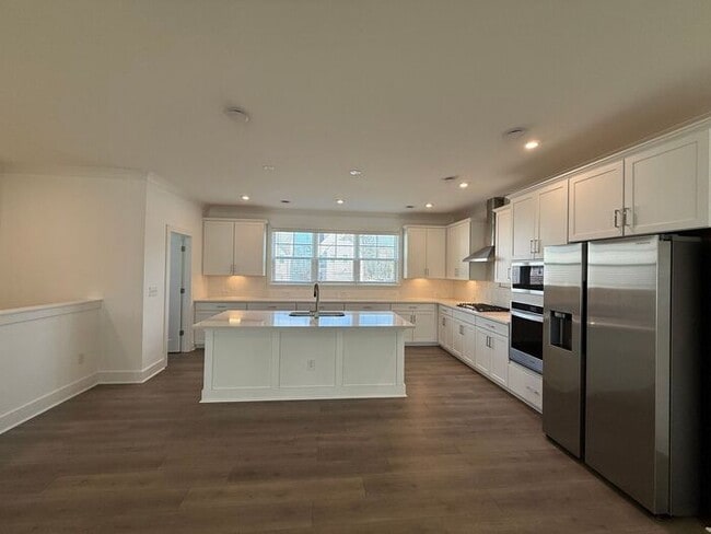 Building Photo - 3BR/3.5BA 3-Story Townhome w/ Quartz + W/D in Decatur