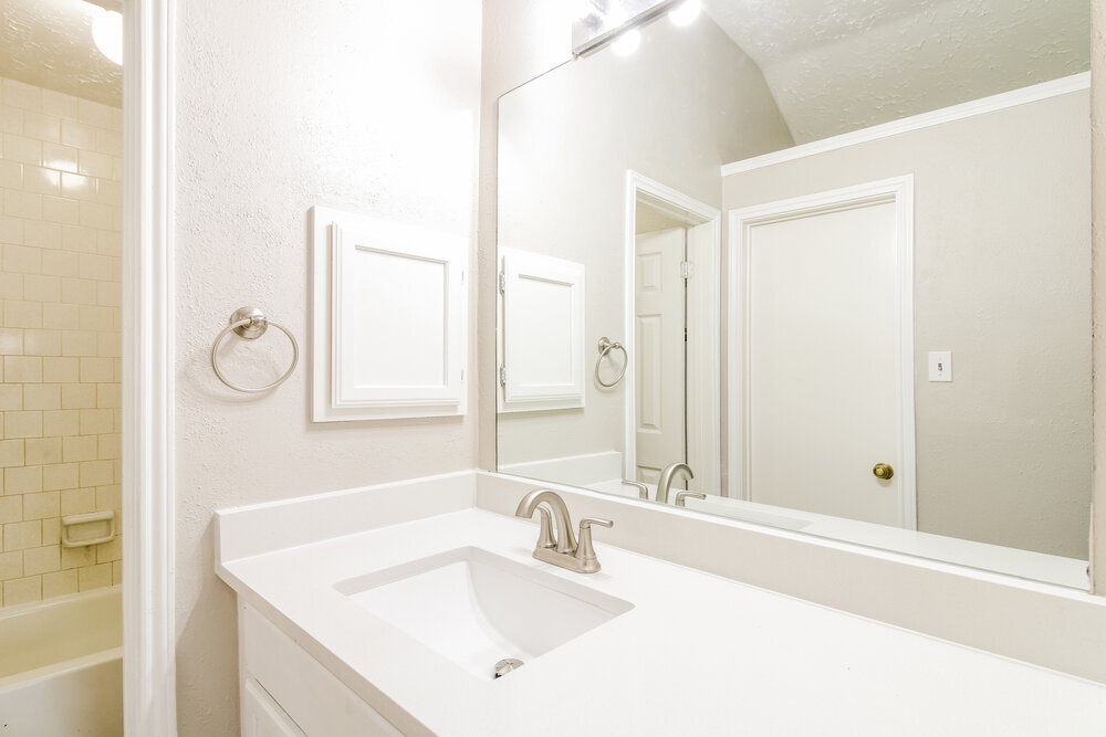 Building Photo - 15503 Boulder Oaks Dr