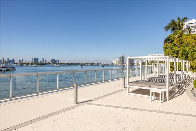 Building Photo - 1000 West Ave