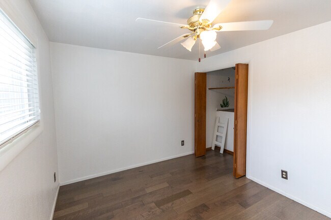 Building Photo - 1132 S Amaya Ave