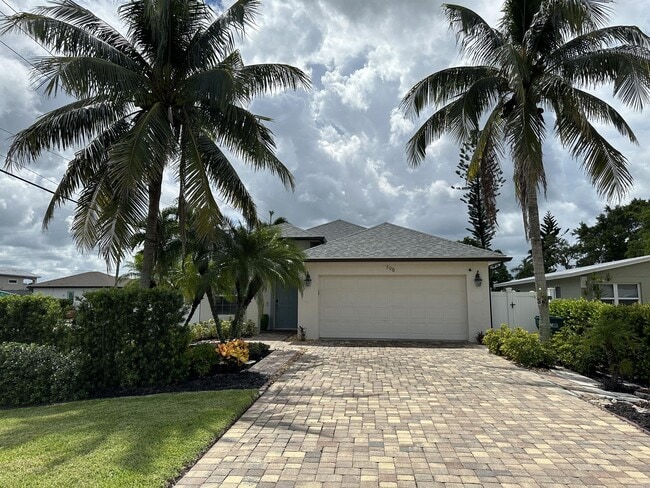 Building Photo - 798 107th Ave N