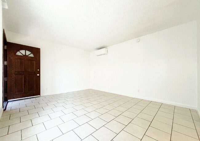Building Photo - 10208 S Inglewood Ave