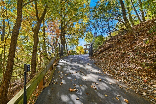 Building Photo - FULLY FURNISHED! Magnificent Panoramic Views!!