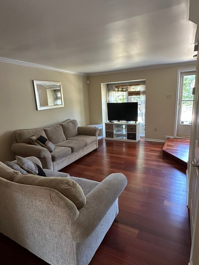 Building Photo - 8903 Rosewood Way