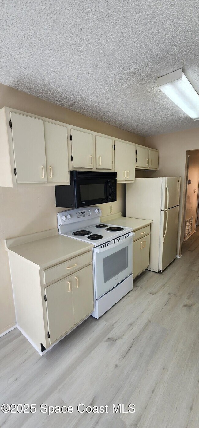 Building Photo - 225 S Tropical Trail