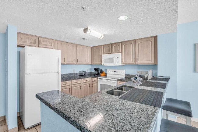 Building Photo - 3548 Alexandria Ave