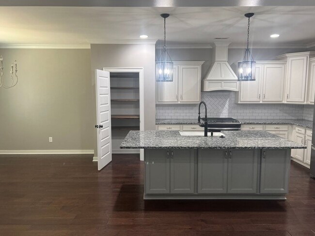 Building Photo - Must See Home In Madison City!