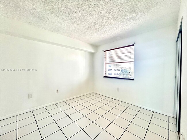 Building Photo - 2575 SW 27th Ave