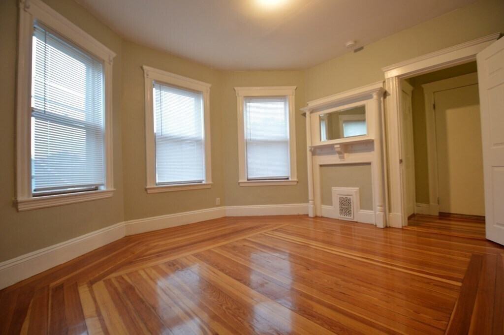 Building Photo - 18 Perry St