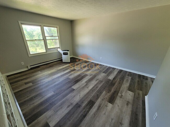 Building Photo - 3BR/2BA BI-LEVEL ON LAFAYETTE'S SOUTH SIDE