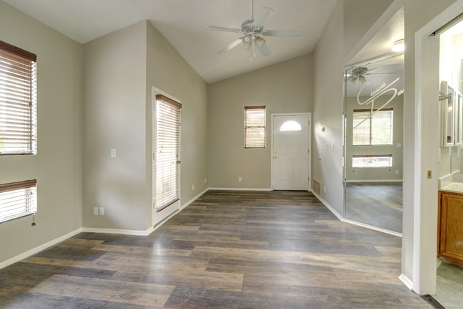 Building Photo - 6 bed 5 bath home near ASU