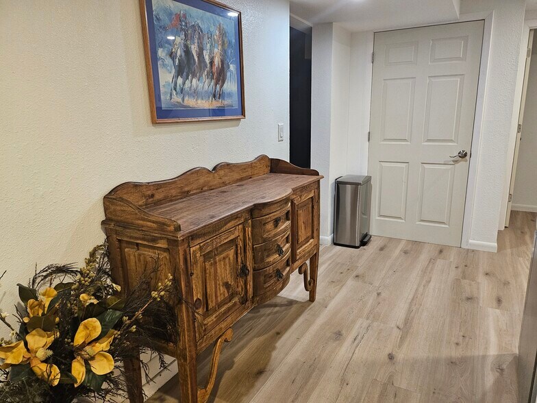 Building Photo - 5713 S Elati Way
