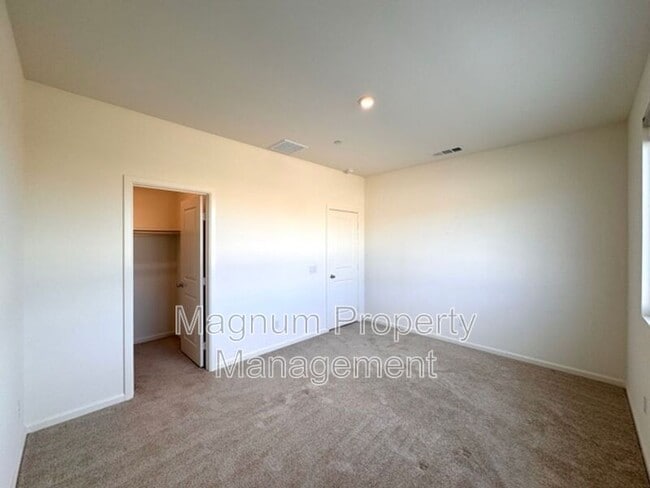 Building Photo - 31310 Reserve Dr