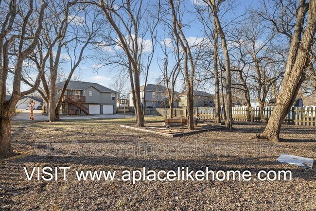 Building Photo - 313 S Darrowby Dr