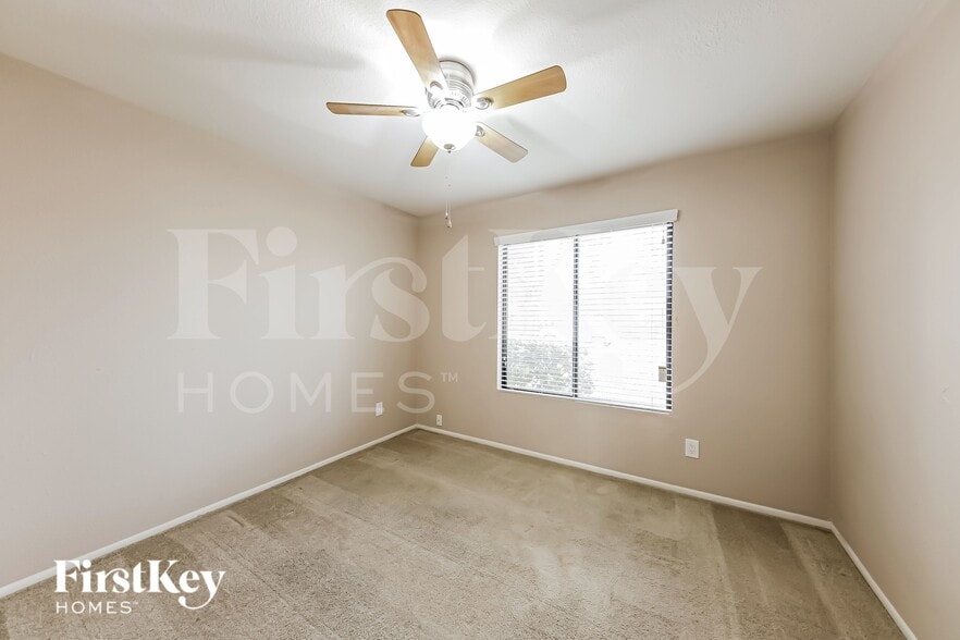 Building Photo - 2719 E Charleston Ave