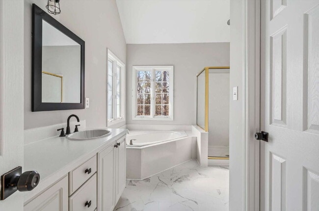 Building Photo - 4-Bed Oasis in Treyburn Community