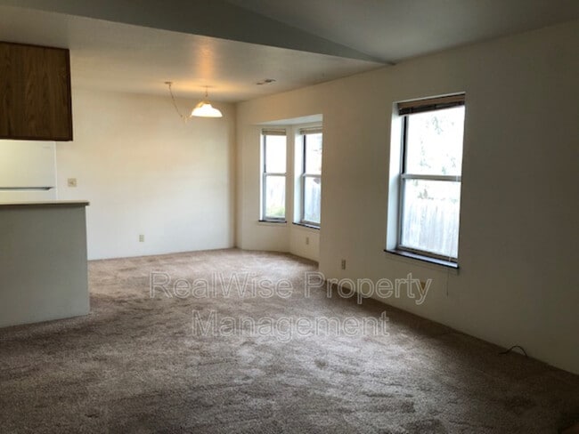 Building Photo - 475 Scenic Dr