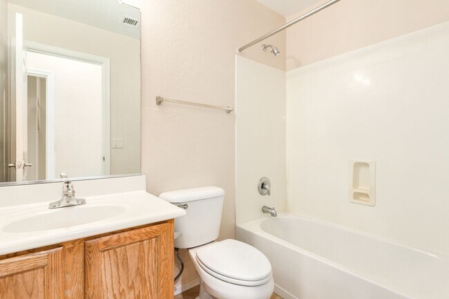 Building Photo - Gorgeous Golf Course Views in Gilbert, AZ!  MOVE-IN SPECIAL:  FIRST MONTH FREE!!!