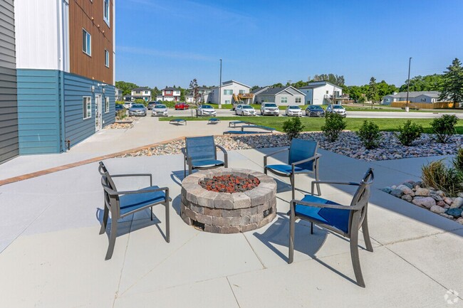 Building Photo - U32 1 Bedroom 1 Bath All Utilities include...
