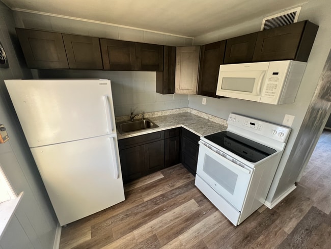 Building Photo - 116 Willow St