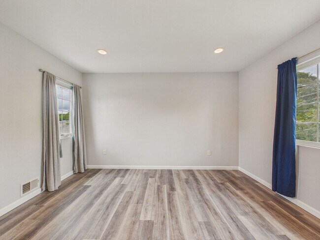 Building Photo - San Carlos home for rent plus studio in-law unit! $7,500