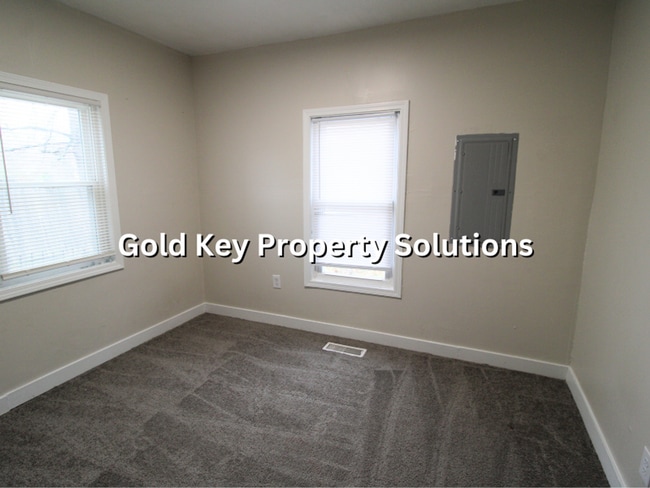 Building Photo - Updated 3 BR 1 BA House with Upgraded Appliances (SECTION 8 APPROVED)